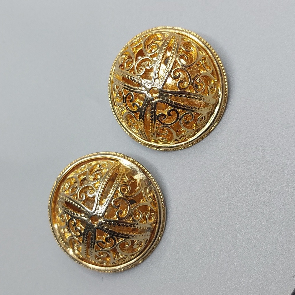 Vintage Chunky Gold Tone Filigree Dome Shaped Clip On Earrings Statement Runway